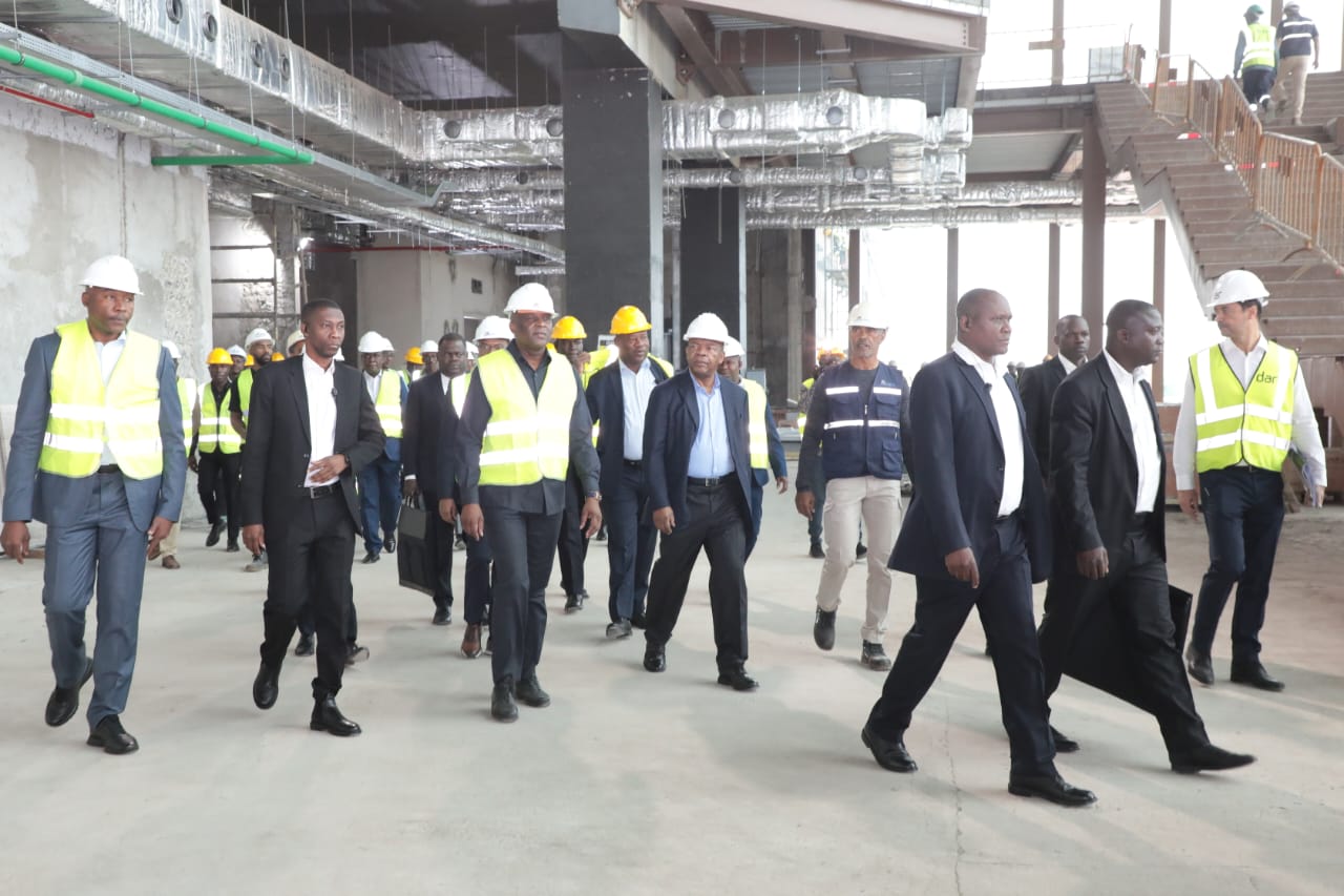 CHEFE DE ESTADO  VISITA OBRAS DE INFRAS-ESTRURURAS EM LUANDA