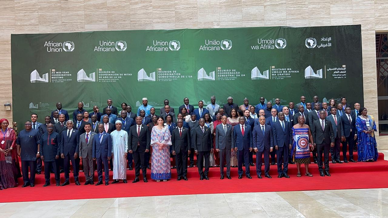 ANGOLA RENOVA COMPROMISSO DE LIDERA UNIÃO AFRICANA