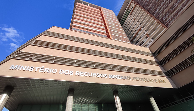 EXECUTIVO DEFINE ESTRATÉGIA PARA IMPULSIONAR O DESENVOLVIMENTO DO SECTOR DE PETRÓLEO E GÁS