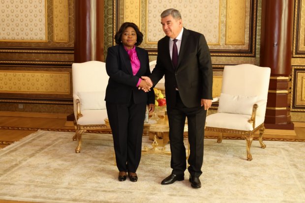 VICE-PRESIDENTE  ESPERANÇA DA COSTA  JÁ EM DUSHANBE