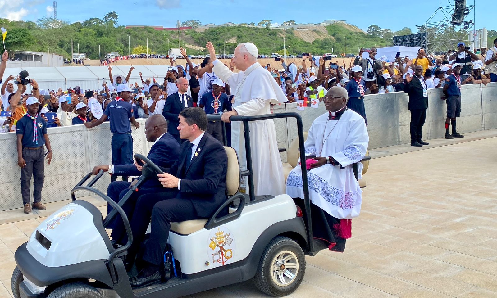 PAPA LEÃO XIV PEDE CONSTRUÇÃO DE UM MUNDO SEM GUERRAS NEM INJUSTIÇA