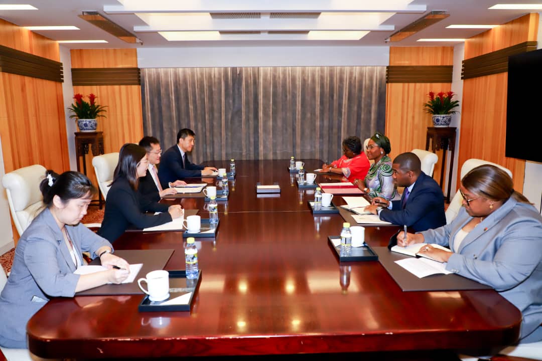 JOÃO LOURENÇO CONVIDA XI JINPING PARA PARTICIPAR DAS CELEBRAÇÕES DOS 50 ANOS DA INDEPENDÊNCIA  DE ANGOLA