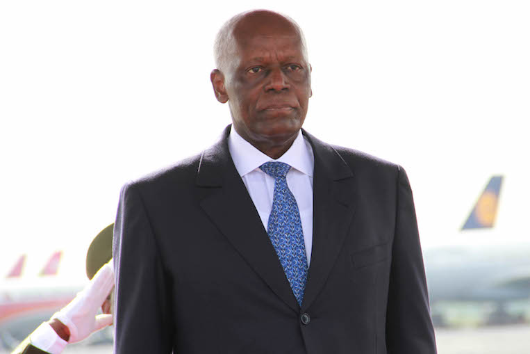 EX-PRESIDENTE JOSÉ EDUARDO DOS SANTOS REGRESSA AO PAÍS