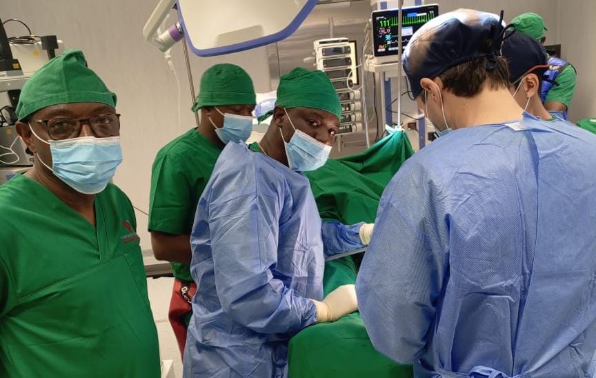 ESPECIALISTAS NACIONAIS E ESTRANGEIROS TROCAM CONHECIMENTOS SOBRE CIRURGIA DO PÉ E TORNOZELO