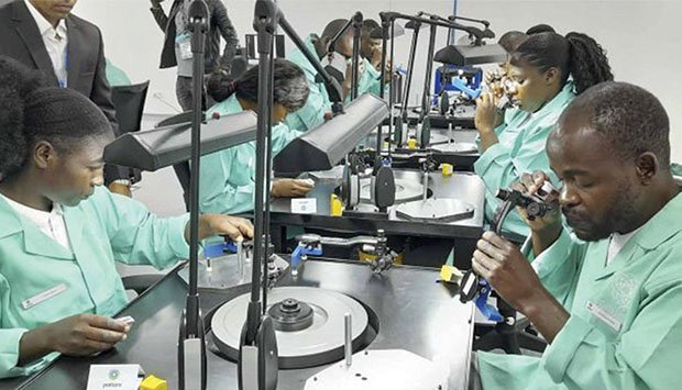 INDÚSTRIA DIAMANTÍFERA DE ANGOLA CONTA COM OITO FÁBRICAS DE LAPIDAÇÃO