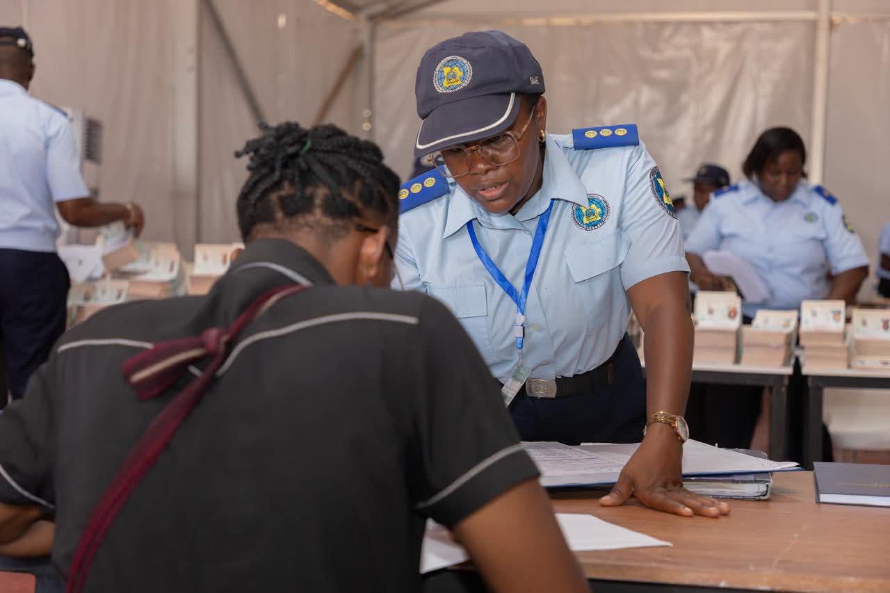 PASSAPORTE ELECTRÓNICO EMITIDO EM TODO PAÍS