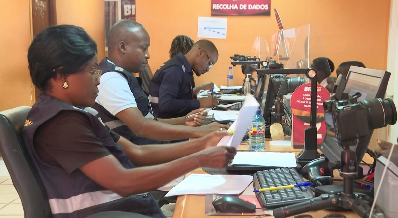 FUNÇÃO PÚBLICA VAI TRABALHAR MAIS UMA HORA E MEIA ENTRE  3 A 7 DE NOVEMBRO