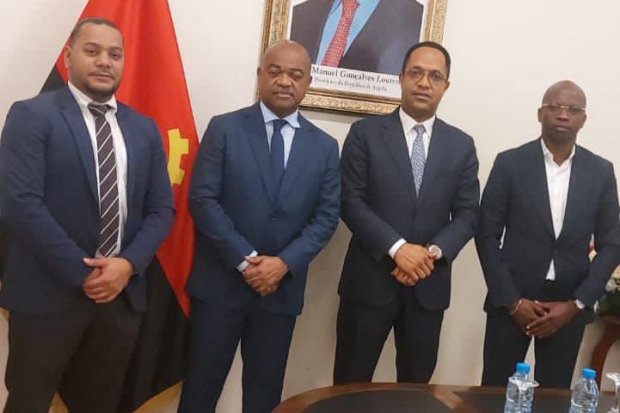 MINISTRO MÁRIO OLIVEIRA MANTÉM ENCONTRO COM MEMBROS DA ASSOCIAÇÃO DA IMPRENSA DESPORTIVA