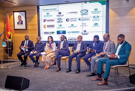 DIAMANTES RENDEM MAIS DE 600 MILHÕES DE DÓLARES A ANGOLA