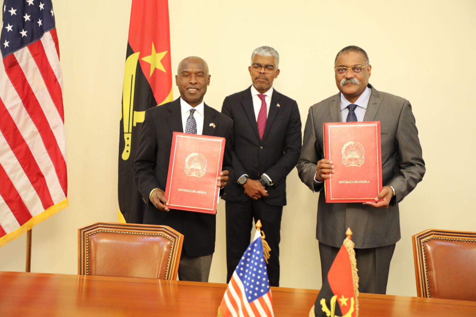 SECTORES  AÉREOS E DEFESA DOMINAM ASSINATURA DE ACORDOS DE COOPERAÇÃO ENTRE ANGOLA E EUA