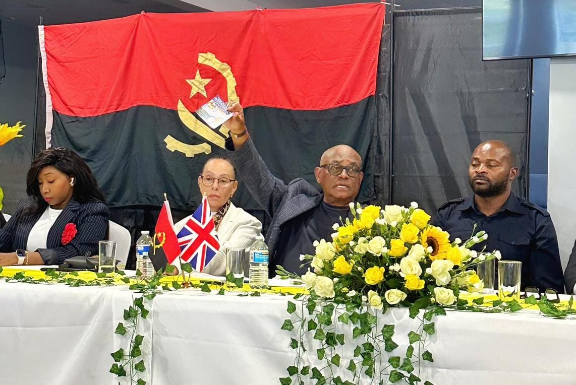 EMBAIXADOR JOSÉ PATRÍCIO MANTÉM ENCONTRO COM COMUNIDADE ANGOLANA EM ONVENTRY E BIRMINGHAM