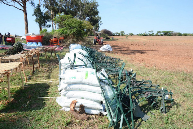 PRODUTORES RECEBEM FERTILIZANTES COM PREÇOS BONIFICADOS