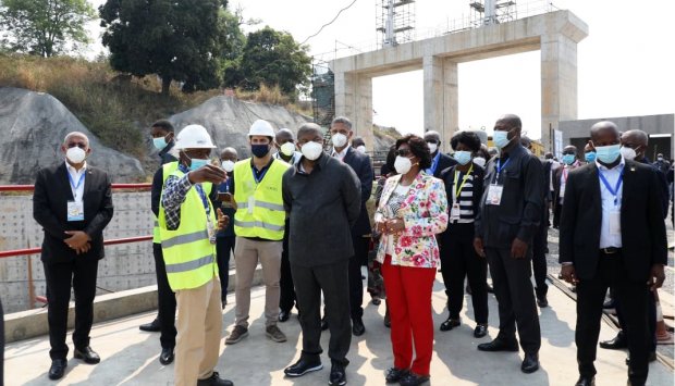 PRESIDENTE DA REPÚBLICA CONSTATA ANDAMENTO DAS OBRAS DA BARRAGEM DO LUACHIMO