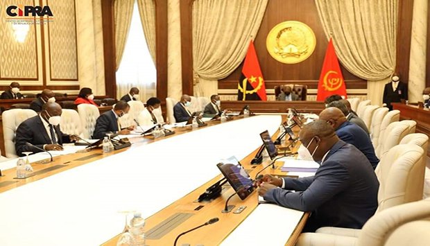 COMISSÃÕ ECONÓMICA DO CONSELHO  DE MINISTROS APRECIA  MEMORANDO  SOBRE O SECTOR  FLORESTAL