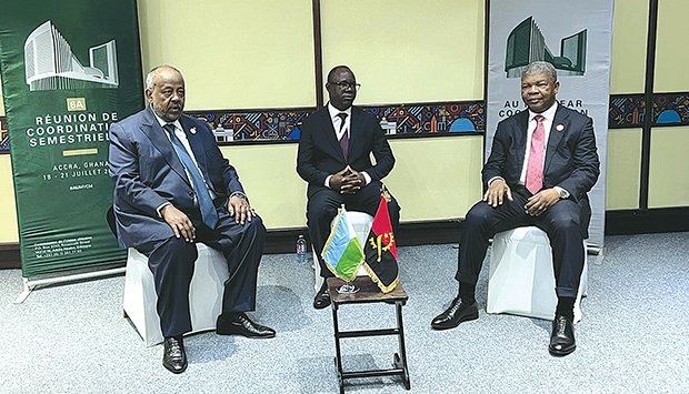 PRESIDENTE JOÃO LOURENÇO ABORDA REFORÇO DA COOPERAÇÃO COM ISMAIL GUELLEH