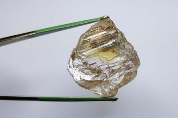 DIAMANTES ANGOLANOS CONTINUAM A SOLIDIFICAR MERCADO NORTE-AMERICANO