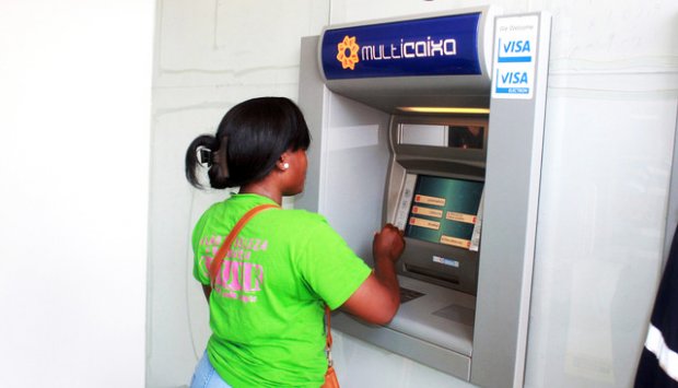 USO DE TERMINAIS DE PAGAMENTO AUTOMÁTICO AUMENTOU 33%