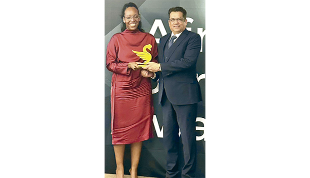 ANGOLANA ALLÍCIA SANTOS É DISTINGUIDA COM PRÉMIO INDUSTRY ICON AWARD NO SECTOR DO TURISMO