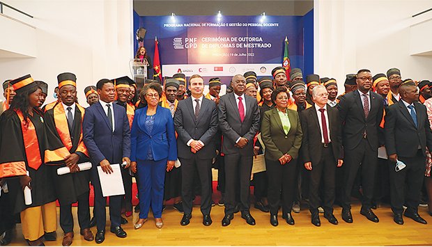 ANGOLA TEM NOVOS MESTRES EM METODOLOGIAS DE ENSINO