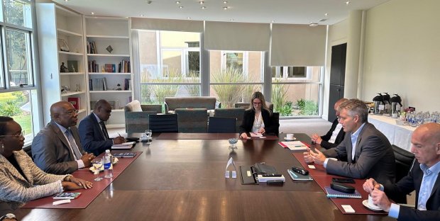 ANGOLA QUER ATRAIR EMPRESA  ARGENTINA DE MEDICAMENTOS