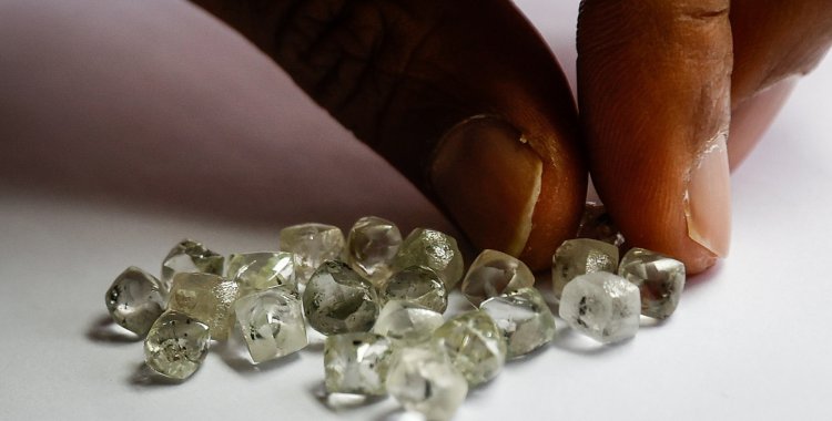 MAIS DE 70 PEDRAS ESPECIAIS DE DIAMANTES BRUTO LEILOADAS PELA SODIAM