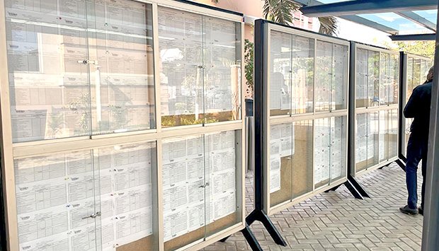 LISTA DOS CANDIDATOS ÀS ELEIÇÕES  AFIXADAS  NO TRIBUNAL CONSTITUCIONAL