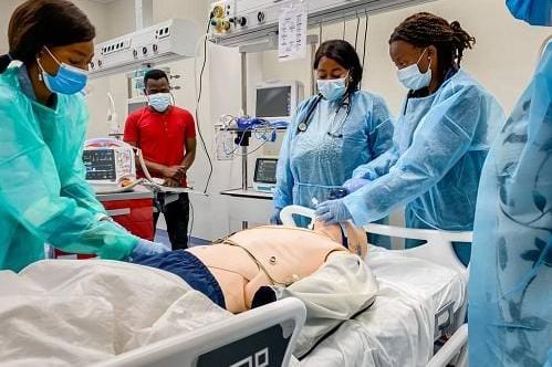 LUANDA ALBERGA II SIMPÓSIO INTERNACIONAL DE CUIDADOS INTENSIVOS