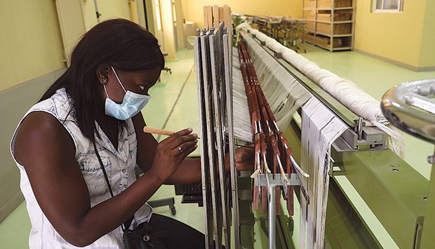 SECTOR TÊXTIL COM CAPACIDADE INSTALADA DE 10 MILHÕES DE METROS DE TECIDO POR ANO