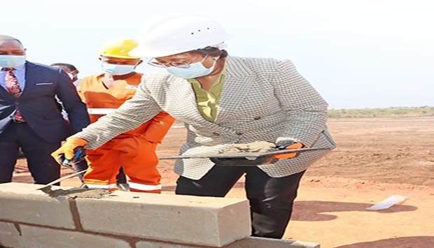 LANÇADA PRIMEIRA PEDRA PARA CONSTRUÇÃO DE CAMPUS NO DUNDO