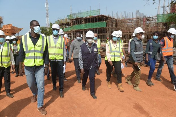 MINISTRA DA SAÚDE  CONSTATA OBRAS DO PRIMEIRO INSTITUTO DE ANATOMIA FORENSE