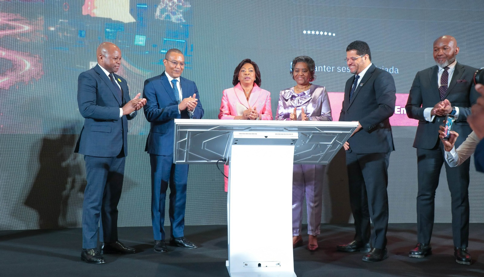 PRIMEIRA-DAMA PRESTIGIA LANÇAMENTO DA MODERNIZAÇÃO DA GESTÃO DA ACÇÃO SOCIAL