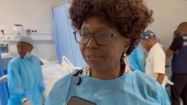 MINISTRA DA SAÚDE CONSTERNADA COM VÍTIMAS DO ACIDENTE  DE VIACÇÃO NO CABO LEDO