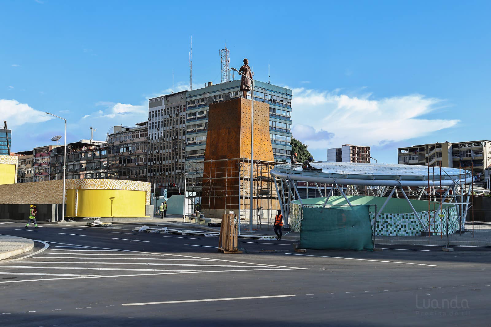 PRAÇA DO KINAXIXI É REABERTA AO PÚBLICO