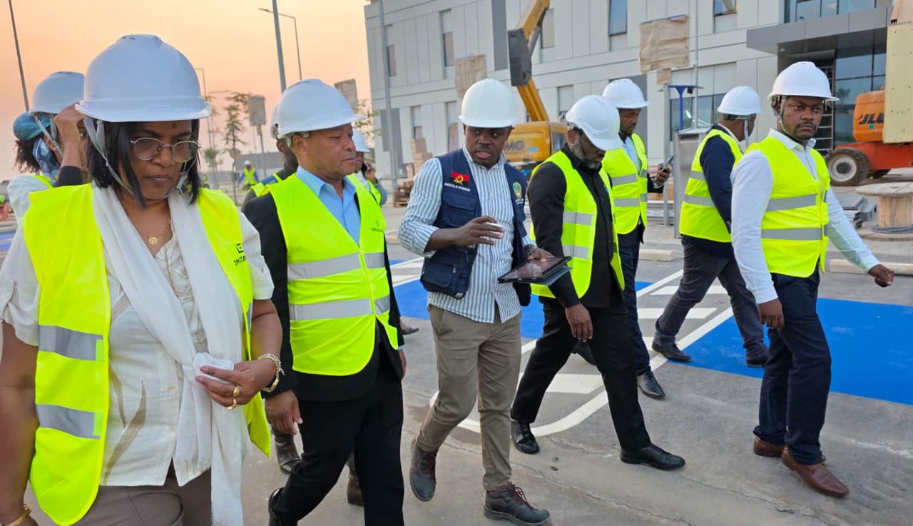DELEGAÇÃO MOÇAMBICANA VISITA HOSPITAL DOS QUEIMADOS  NO KILAMBA