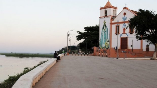 PRIMEIRA PEDRA PARA A CONSTRUÇÃO  DA BASÍLICA DA MUXIMA É LANÇADA