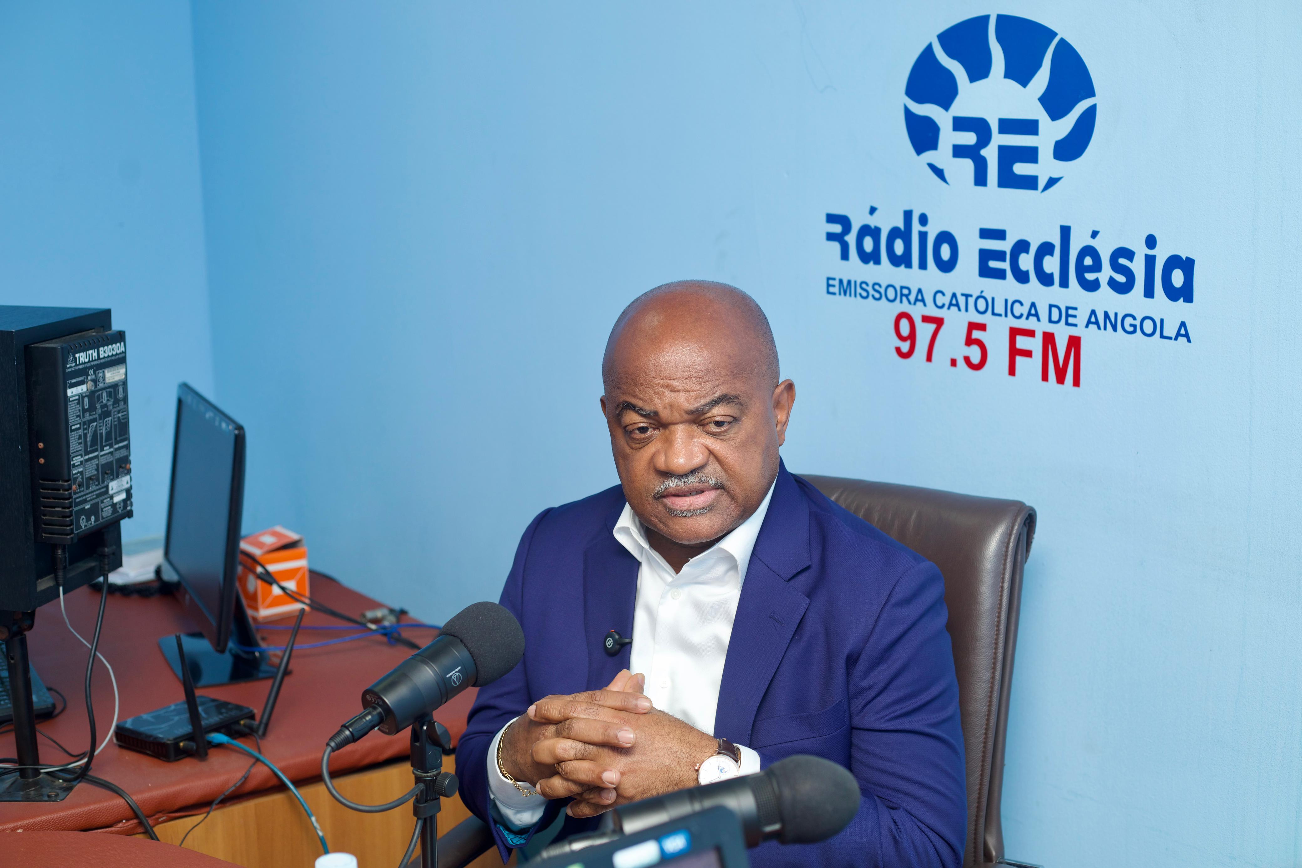 MINISTRO MÁRIO OLIVEIRA ANUNCIA NOVA ERA DAS TELECOMUNICAÇÕES EM ANGOLA