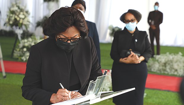 ANA DIAS LOURENÇO DESTACA EX – PRESIDENTE  DA REPÚBLICA