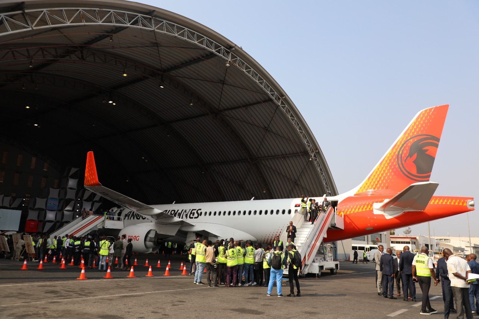 FROTA DA TAAG GANHA NOVO   AIRBUS A220-300