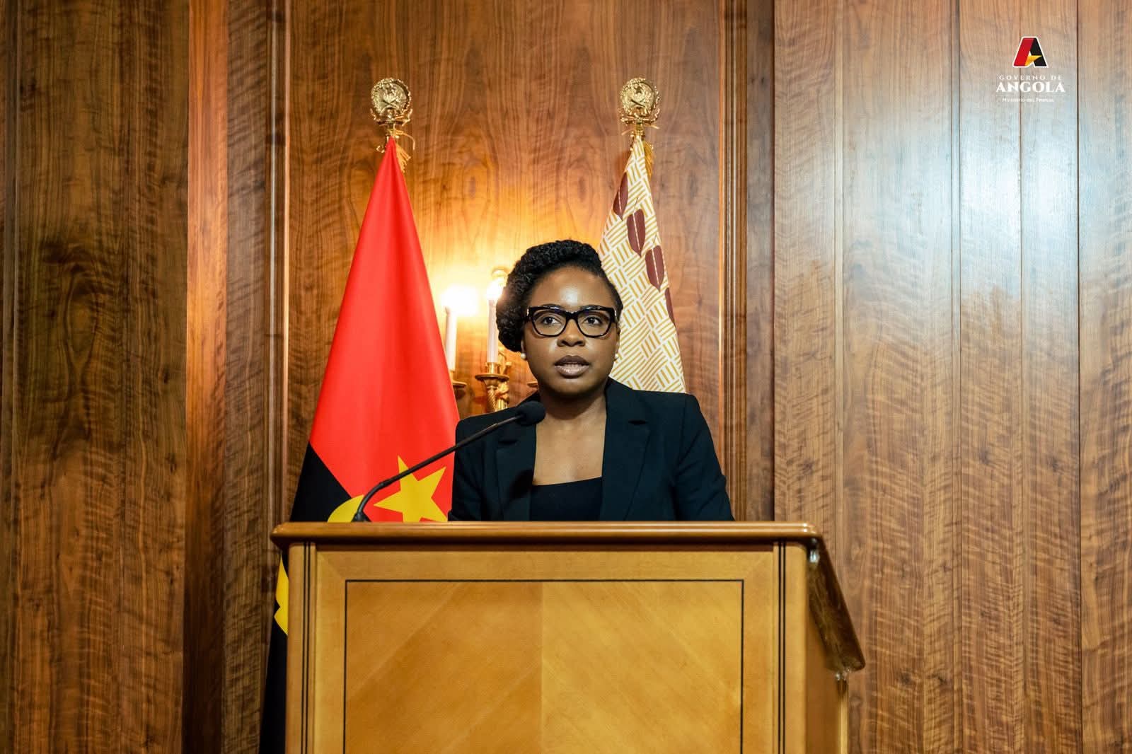 MINISTRA VERA DAVES NA QUINTA EDIÇÃO DO CONVERSAS “ECONOMIA 100 MAKAS” PARA EXPLICAR OGE 2026