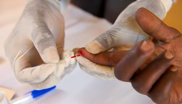 MAIS DE 300 MIL PESSOAS EM ANGOLA SÃO PORTADORAS DE HIV/SIDA