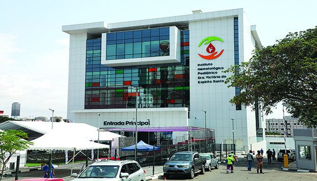 PAÍS TRANSPLANTA  CRIANÇAS COM  PROBLEMAS NO SANGUE