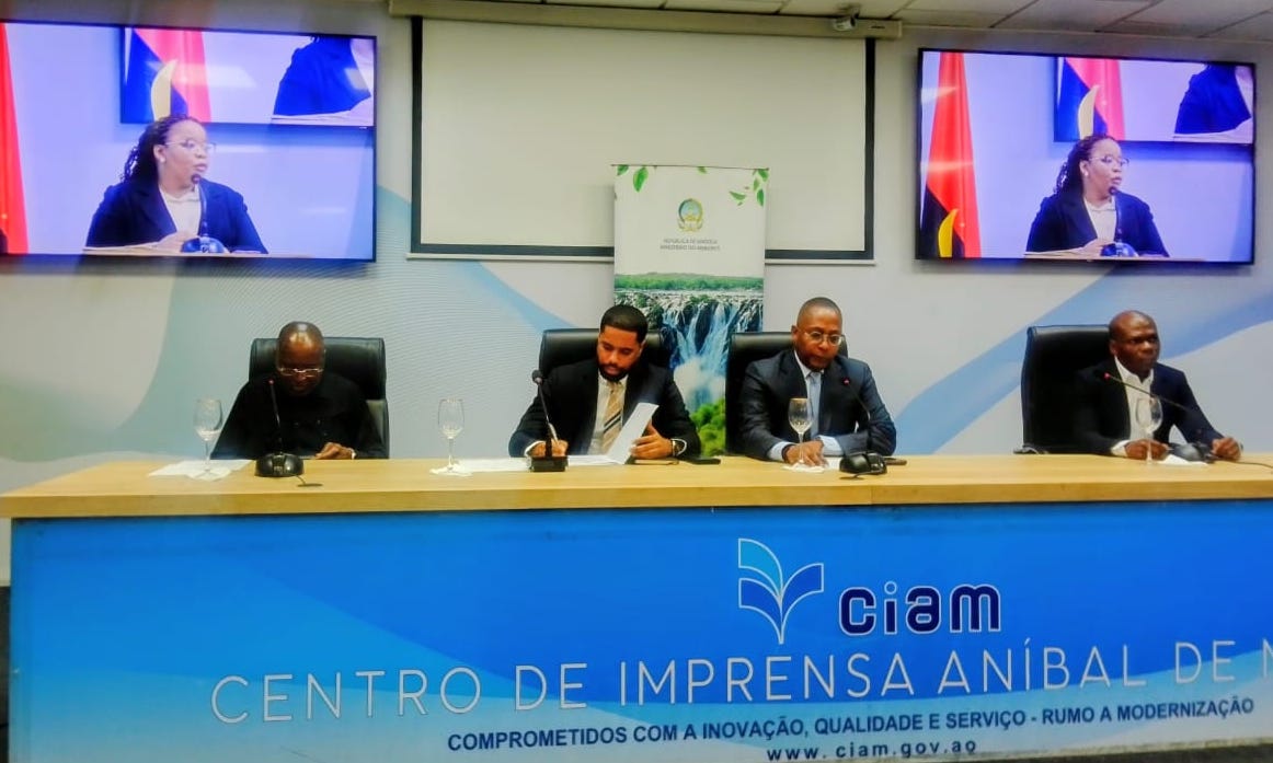 EXECUTIVO ANUNCIA ELIMINAÇÃO PROGRESSIVA DOS PLÁSTICOS DE USO ÚNICO