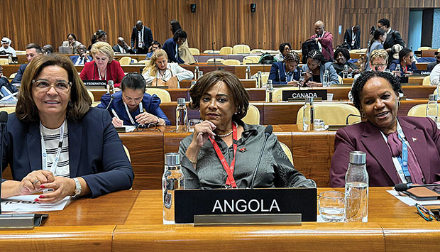 CAROLINA CERQUEIRA: ANGOLA PRETENDE MAIS LIDERANÇA FEMININA NA CONSTRUÇÃO DA PAZ