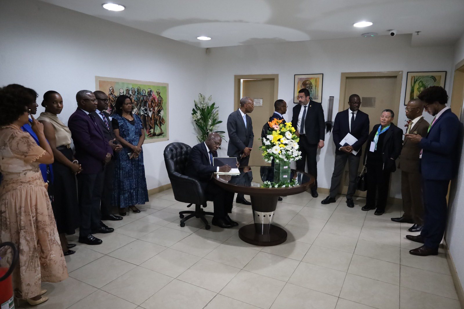 MINISTRO TÉTE ANTÓNIO INSPECCIONA CONSULADO GERAL DE ANGOLA NO RIO DE JANEIRO