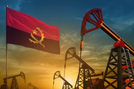 ANGOLA CONSTA NO CENTRO DA INDÚSTRIA PETROLÍFERA