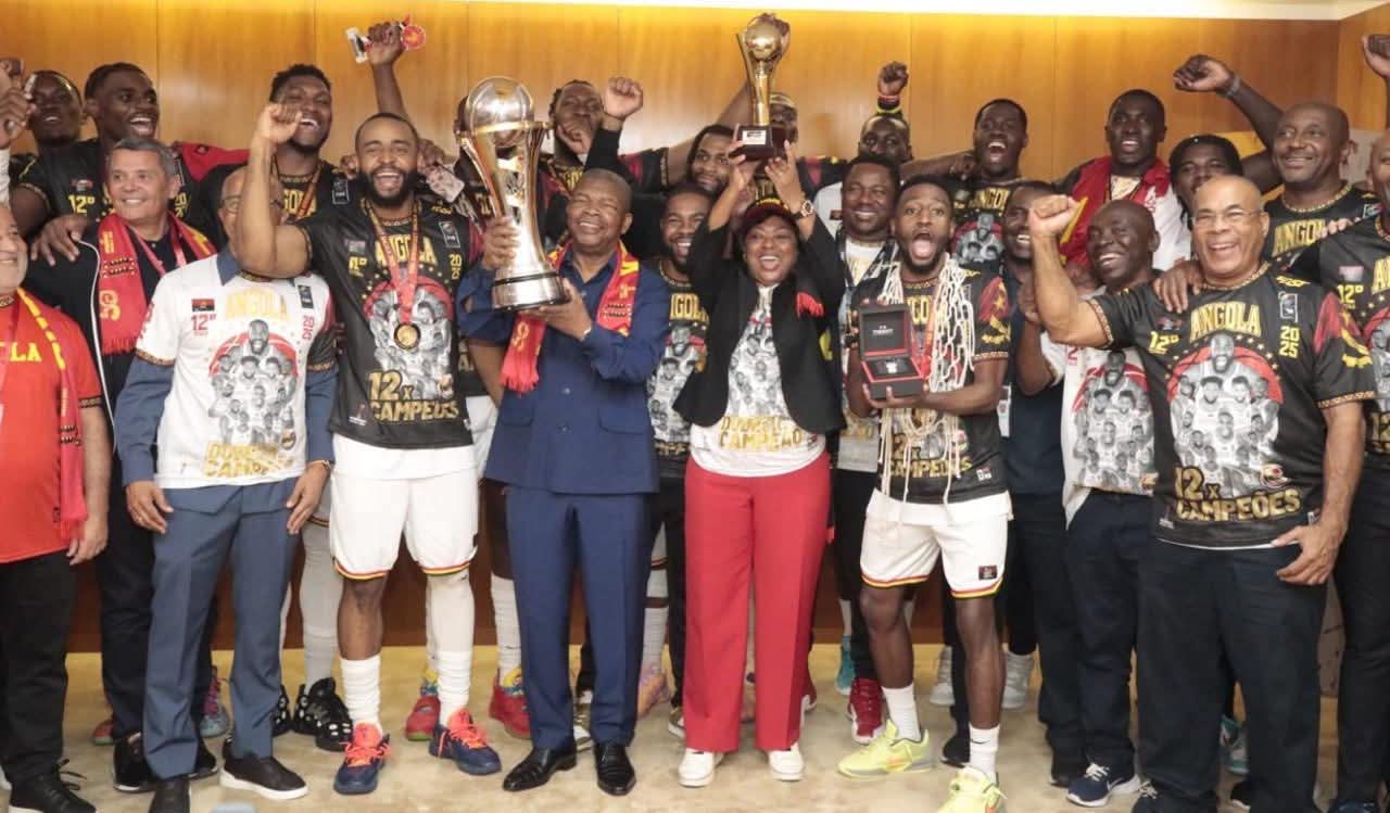 ATLETAS DA SELEÇÃO DE BASQUETEBOL VÃO SER RECEBIDOS PELO PRESIDENTE DA REPÚBLICA